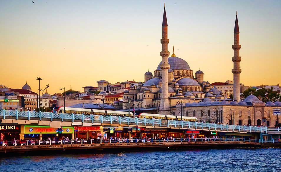 Why Istanbul is Great for Women Travellers !!